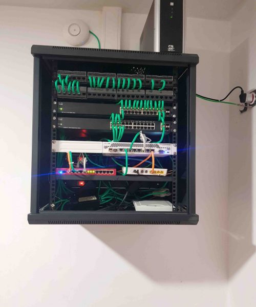 Pose d'armoire et d'équipements informatiques